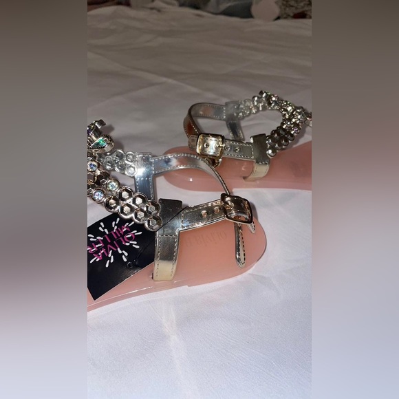 NWT OLIVIA MILLER TILLY RHINESTONE (NWT)
SANDALS SIZE 6 - Picture 6 of 7